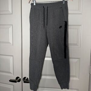 Nike Sportswear Tech Fleece Sweatpants in Grey Size Medium